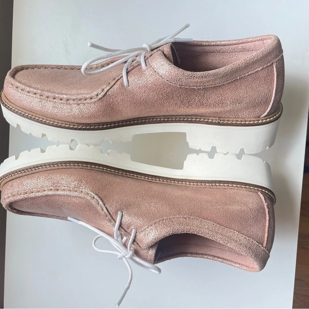 G.H. Bass NWOB Originals Lug Sole Moccasin Shoes Wallace Suede Rose Gold 11